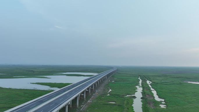 最美生态公路航拍鄱阳湖大道鄱阳湖公路道路