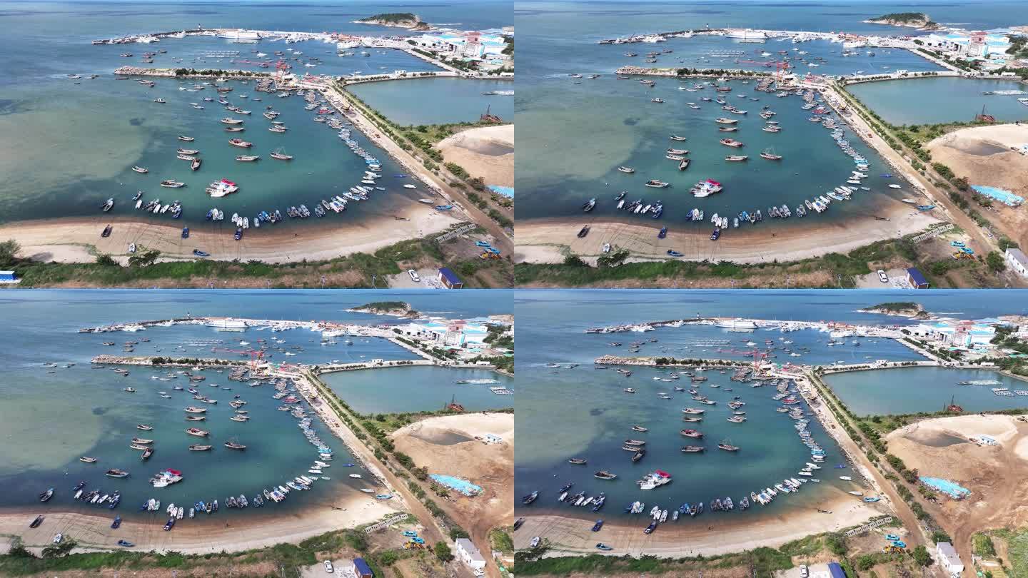 航拍蓝天白云威海高新区小石岛渔港渔船