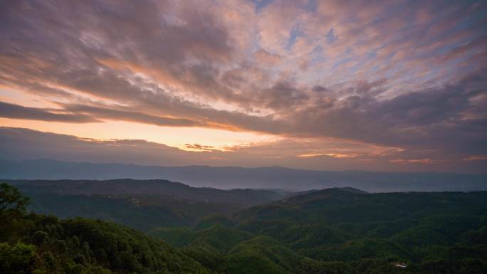 腾冲高黎贡山火烧云日出