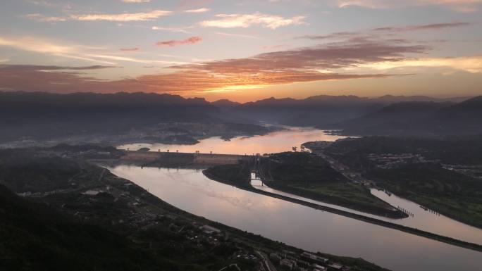 湖北宜昌三峡大坝日落后晚霞火烧云绝美风景