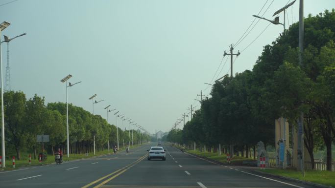 城镇道路车窗外风景汽车行驶移动建筑风光