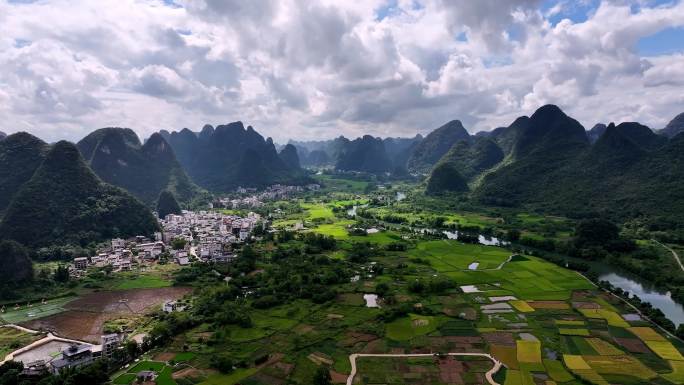 航拍桂林阳朔十里画廊遇龙河金秋稻田