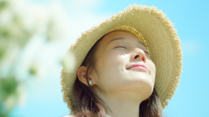 夏日 草地 美好生活 享受阳光 美女