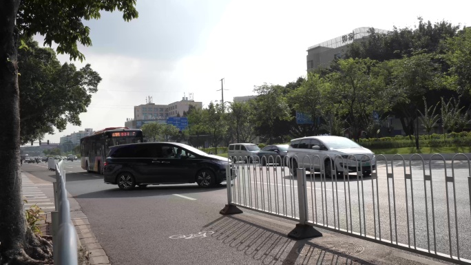 8K实拍广州广汕路宽阔的马路繁忙交通状况
