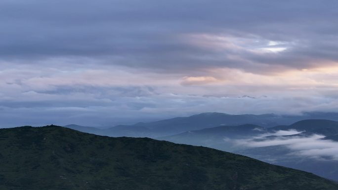 航拍九寨沟山脉日出风光