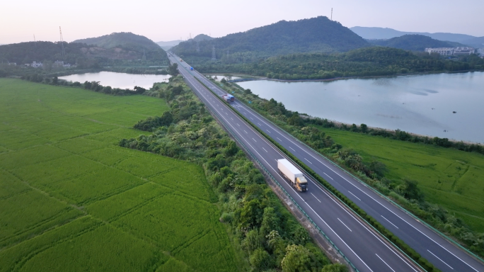 航拍高速公路物流车辆行驶 田野乡村