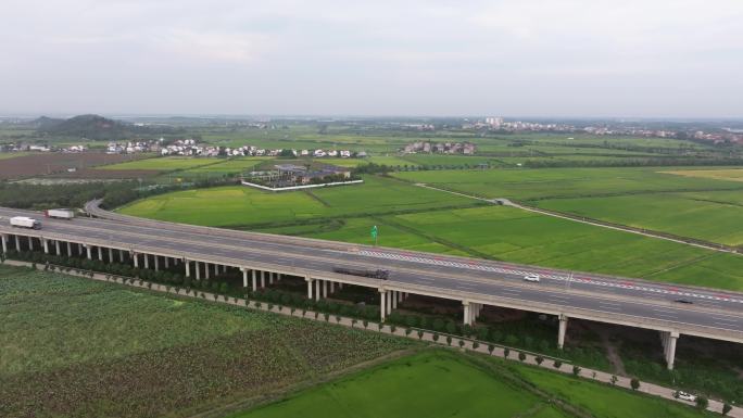 武深高速武汉江夏法泗段周围的乡村稻田航拍