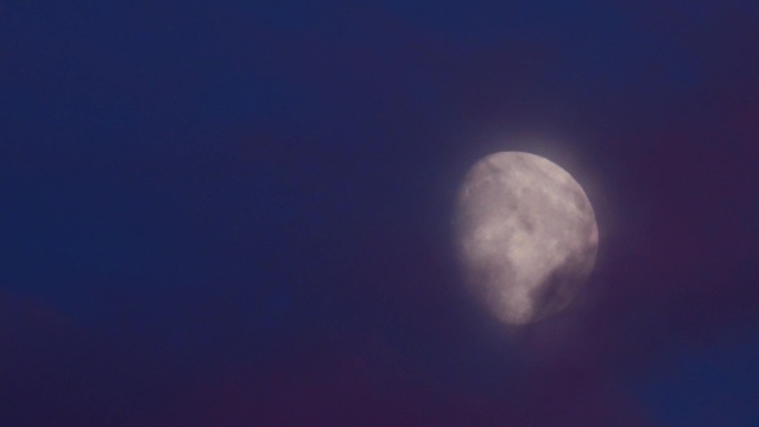 浪漫天空月亮朦胧的夜色
