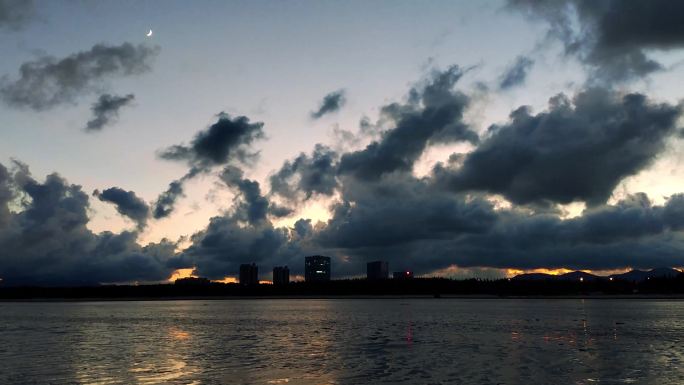 海边沙滩海水乌云落日2