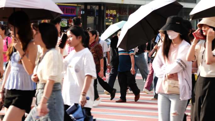 壮观人流人群脚步斑马线人流