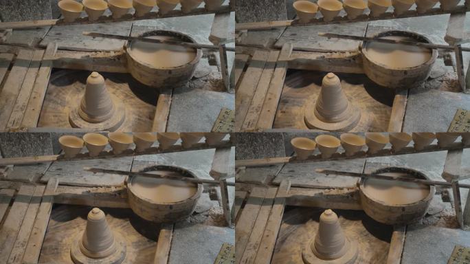 江西景德镇瓷器工坊车间旋转制作陶瓷的工具