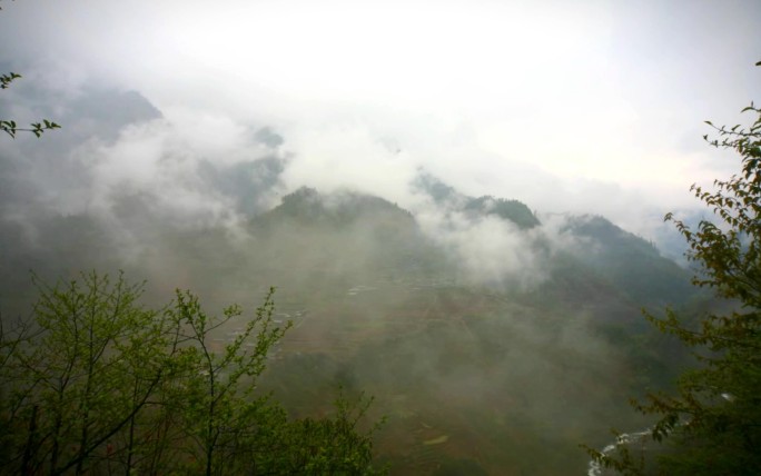 怒江上云雾在山上翻滚合集