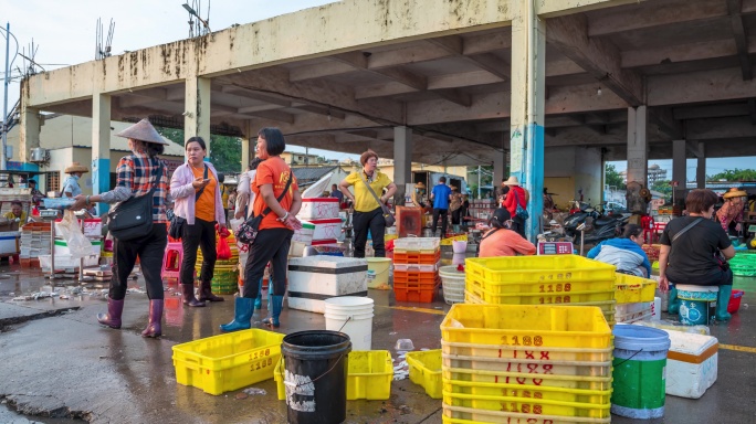 海南儋州洋浦白马井渔港早上渔船回归，延时