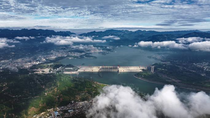 三峡大坝丁达尔效应蓝天白云