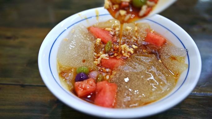 成都市四川街头知名夏季美食小吃，红糖冰粉