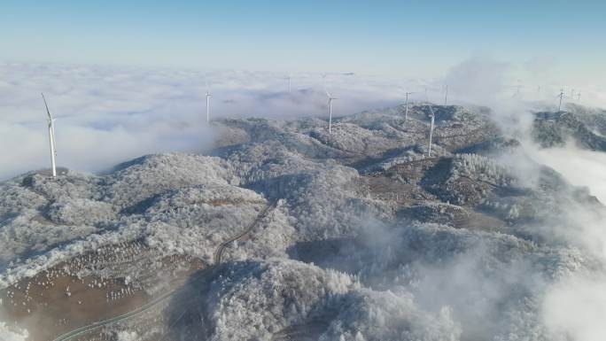 风力发电五峰滑雪场云海航拍4K