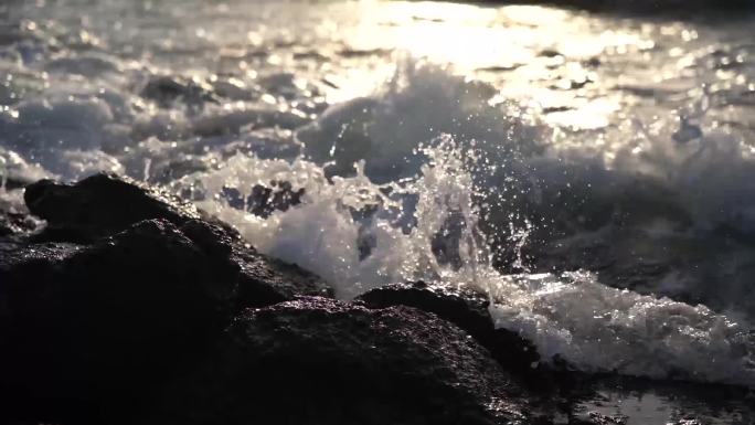 济州岛海边黑礁石海浪