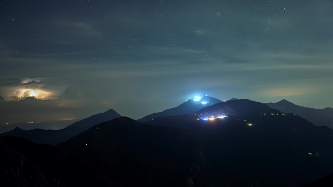 4k武功山星空云海雷暴延时