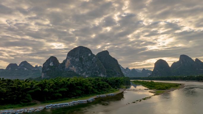 桂林 阳朔 漓江 竹筏 20元背景 延时