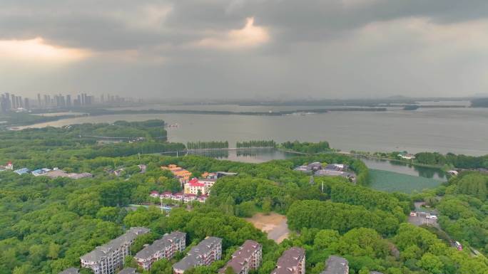 湖北武汉东湖城市风景风景风光航拍车流交通