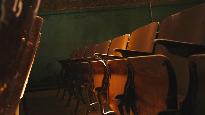 怀旧椅子-回忆旧电影院-剧院旧时光