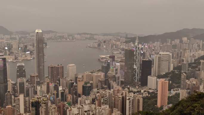 香港太平山顶眺望维多利亚港傍晚视频8K