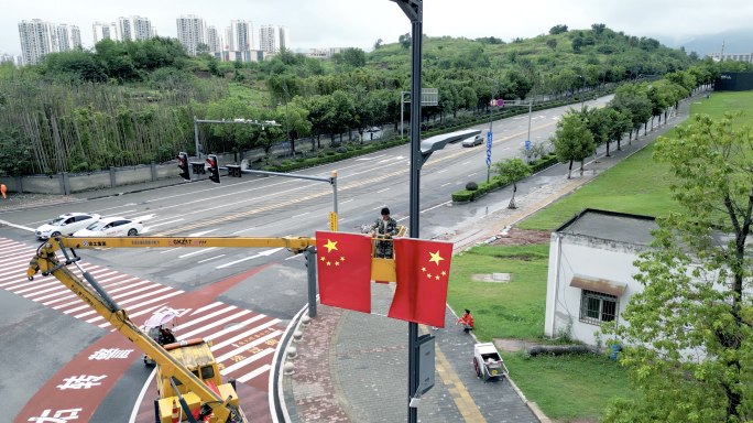 国庆节前街头安装国旗装饰4K