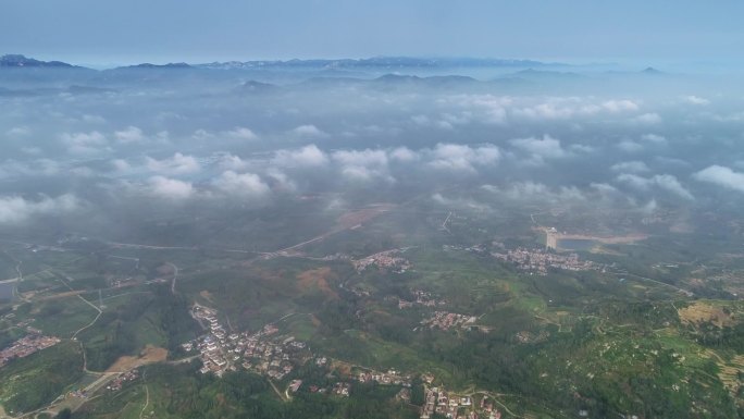航拍沂南县孟良崮山区的云海秋天的平流雾