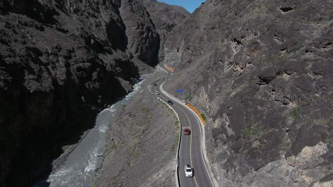 新疆独库公路峡谷戈壁沿线航拍合集