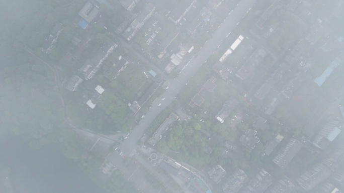 平流雾下的小镇俯视角度航拍