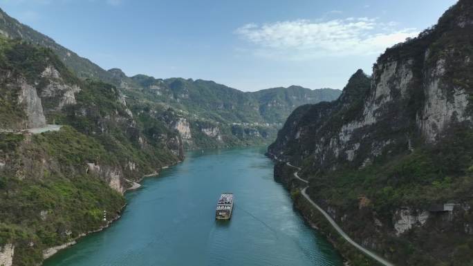 宜昌市夷陵区西陵峡船只货轮观光船三峡