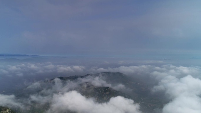 航拍沂南县孟良崮山区的云海平流雾山顶风景
