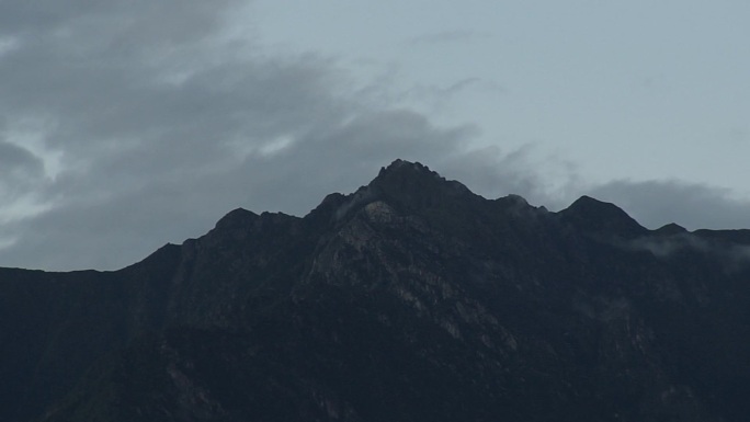 藏区神山 甘孜州自治区 藏族 甲居藏民