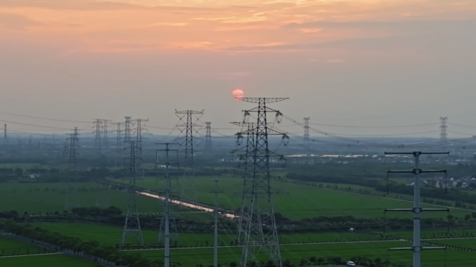 国家基建高压电网网高压线航拍日出