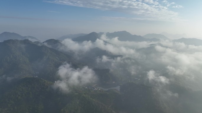 航拍浙江绍兴诸暨同山镇山水云雾早晨