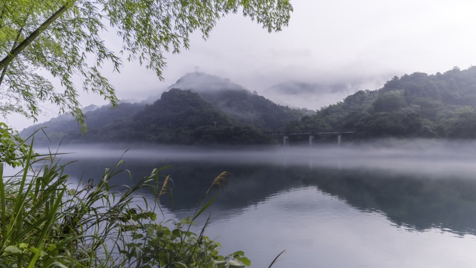 湖南省资兴市雾漫小东江风光延时摄影