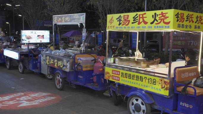 夜市 灰度 摆地摊 美食 路边摊 城市