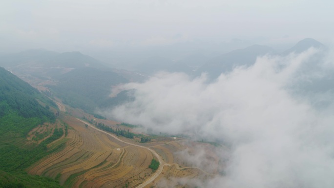 云南山间地头云海高原湖泊乡道森林云雾