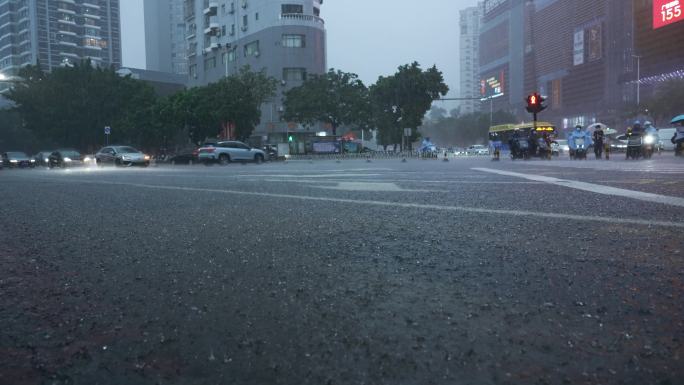 城市雨季交通-高速摄影