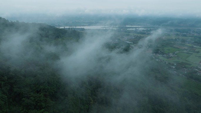 航拍四川乡村雨后薄雾风景