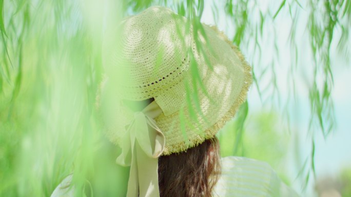 夏日 垂柳 阳光 微风 女性17