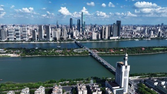 长沙一江两岸城市上空蓝天白云全景视频素材
