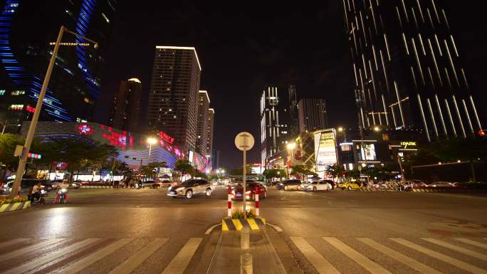 晚上车水马龙城市交通马路街道斑马线