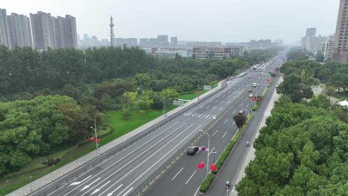 4K航拍昆山道路国庆节氛围