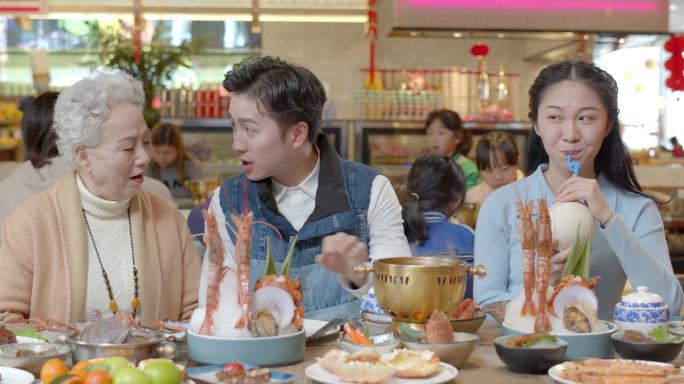 一家人自助餐厅吃海鲜 自助餐厅宣传片
