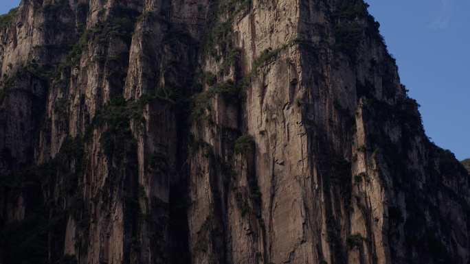 6K仰视太行山壁立千仞