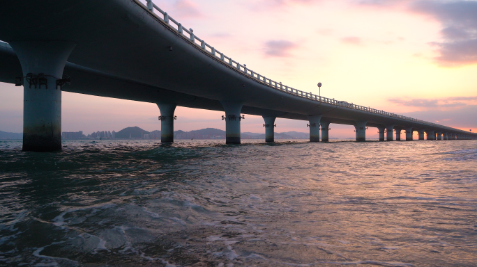 晚霞中的厦门海滩和海浪