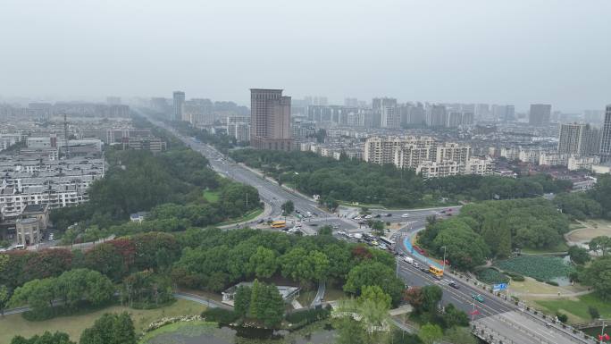 4K航拍昆山道路国庆节氛围