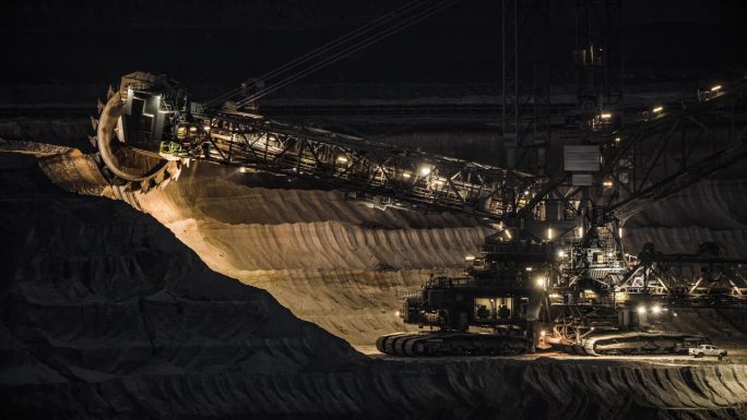 褐煤(褐煤)矿山的大型斗轮挖掘机