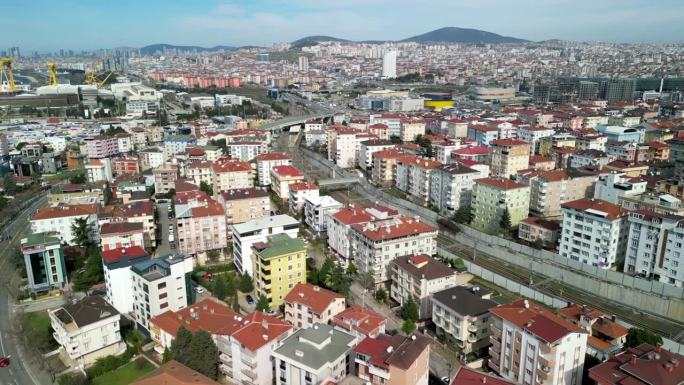 伊斯坦布尔沿海住宅区的城市景观向前飞行拍摄